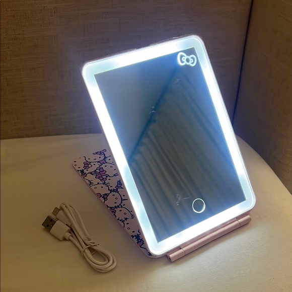 Hello Kitty LED Mirror - Picture 2 of 3